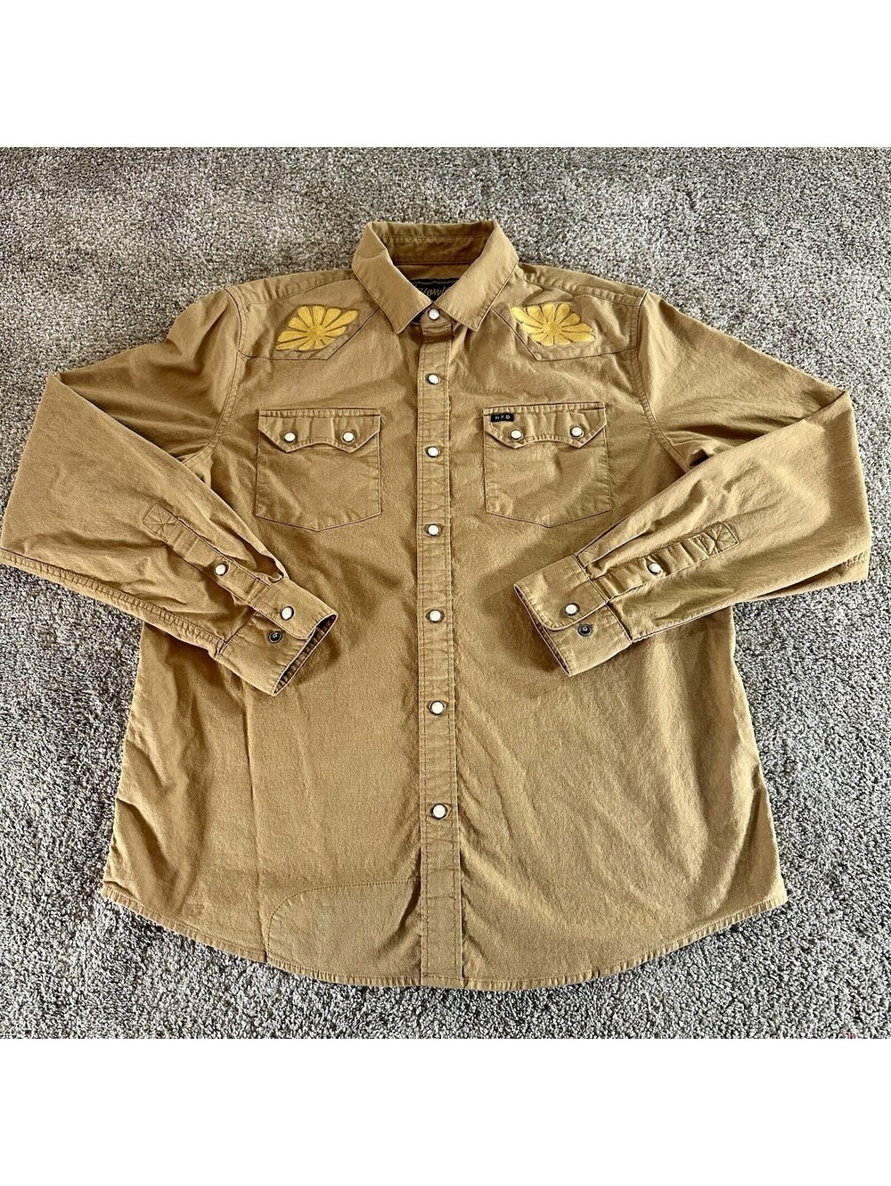 Howler Brothers Crosscut Deluxe Snapshirt Deep Thoughts Tan/Fawn Men’s Sz M